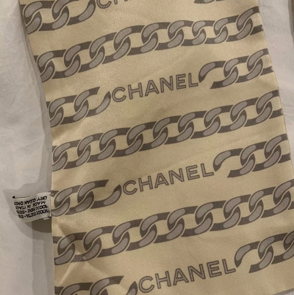 AUTHENTIC GOLD CHANEL VINTAGE SILK SCARF - Picture 3 of 8